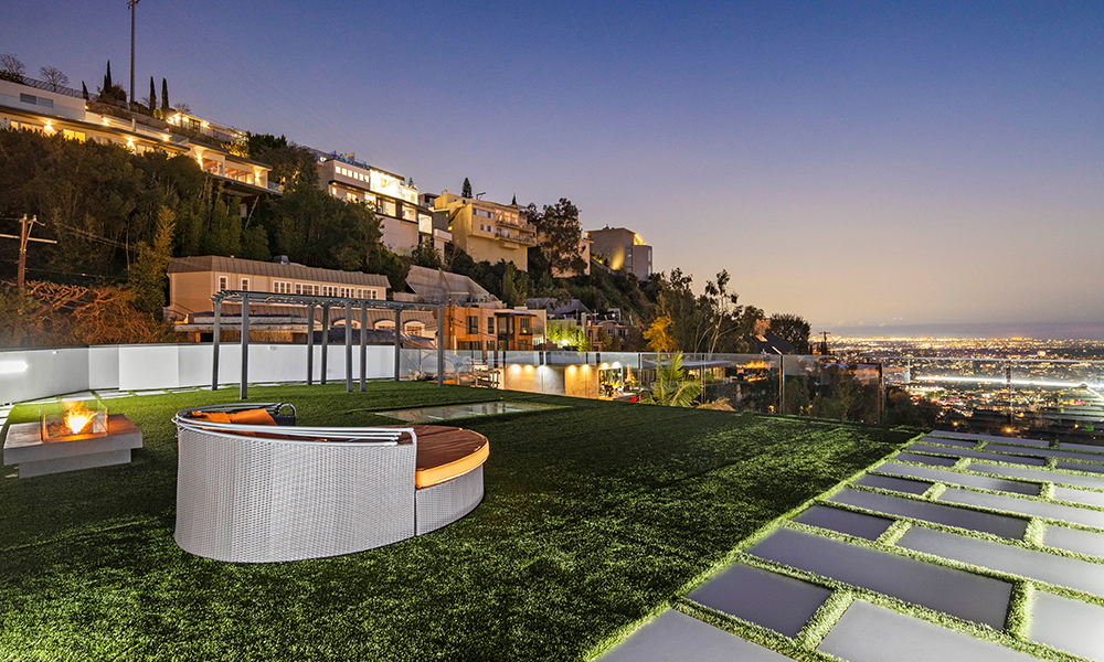 1680 Sunset Plaza