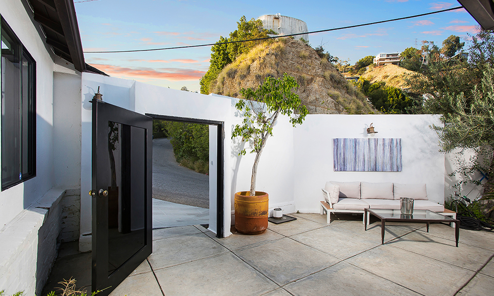 1733 Sunset Plaza