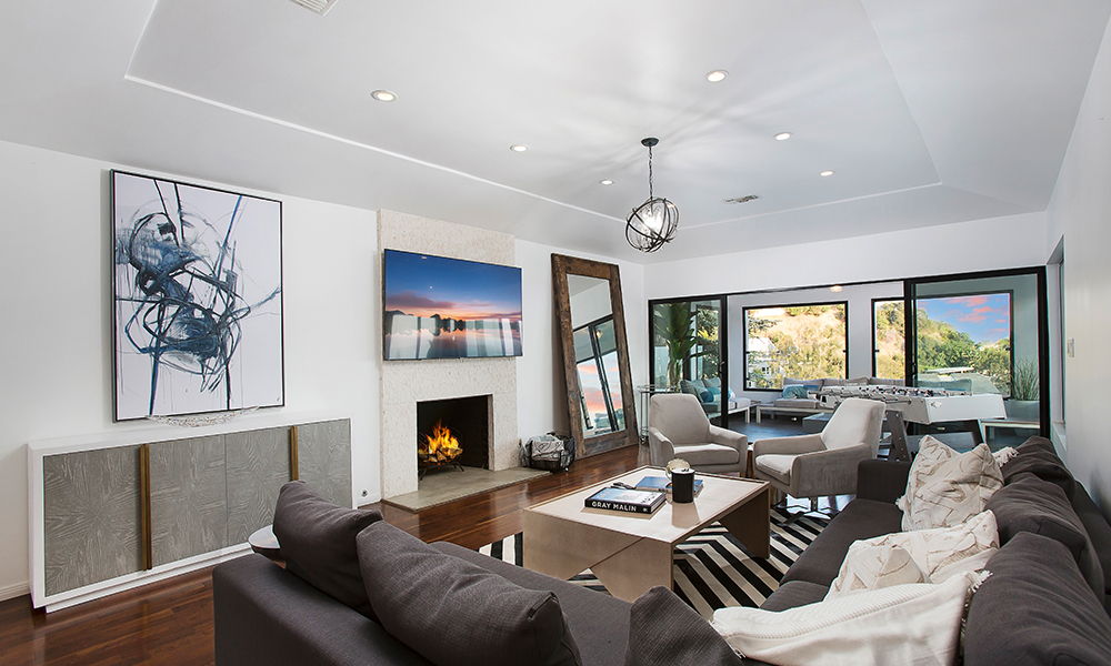 1733 Sunset Plaza