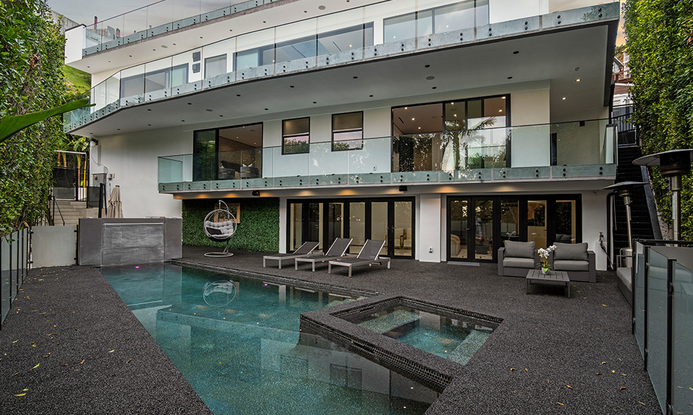 1680 Sunset Plaza